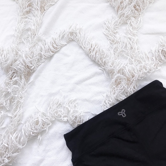 ARITZIA TNA Low Rise 2” Biker Shorts 💕💕 - Picture 3 of 3